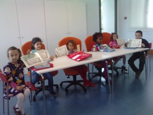 Entrega de premios y diplomas en la biblioteca