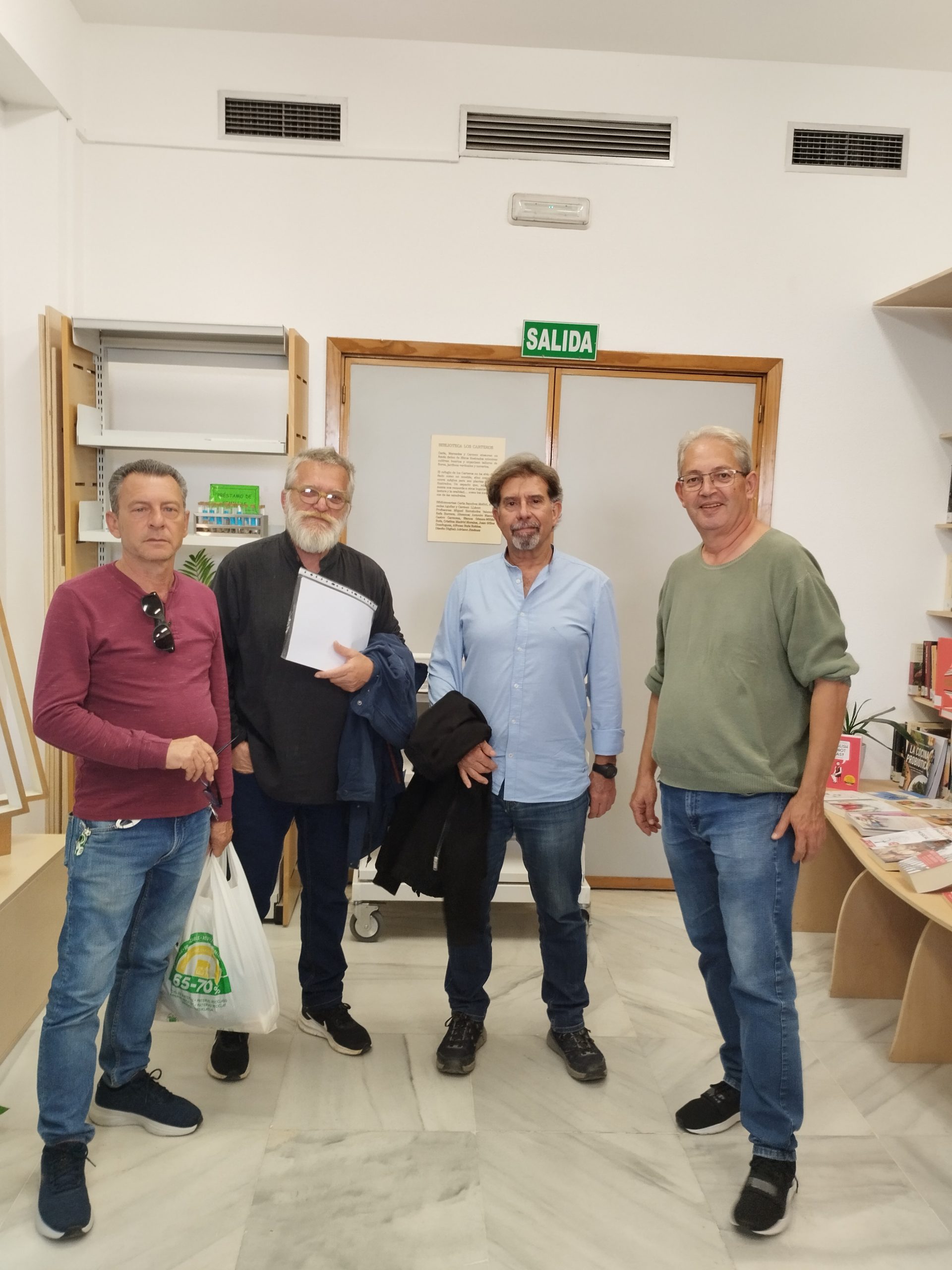 Hortelanos del CEAM Miraflores vienen a visitarnos en una de las jornadas del taller Etnobotánico del Distrito Norte
