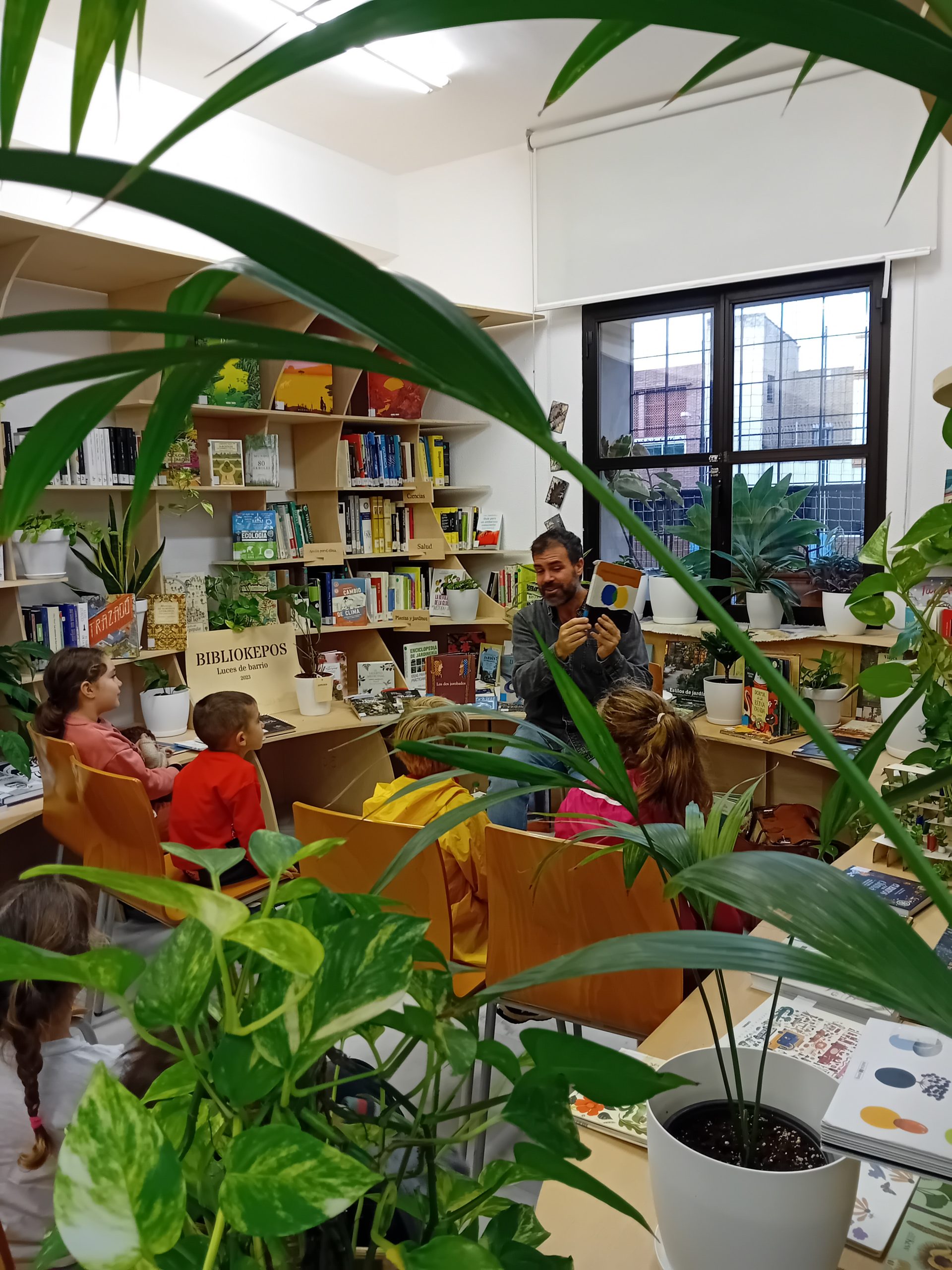 CUENTACUENTOS CON CARLOCO