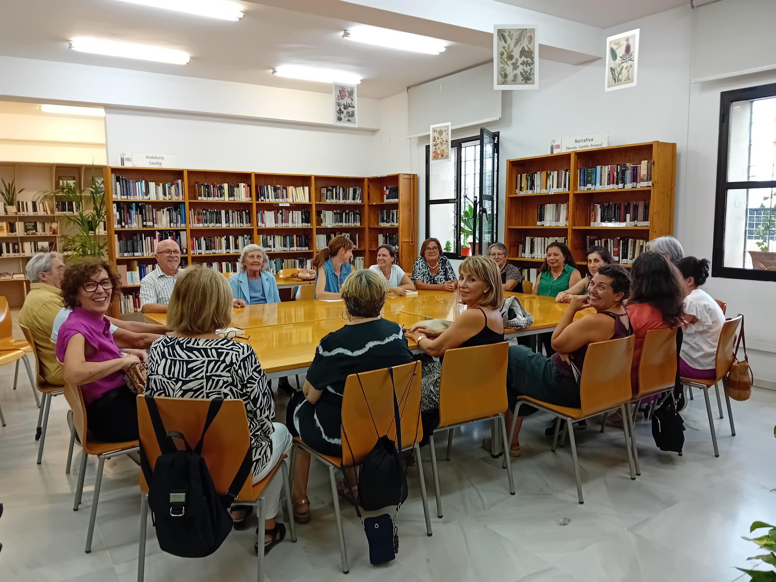 ENTRE HOJAS: TERTULIA LITERARIA