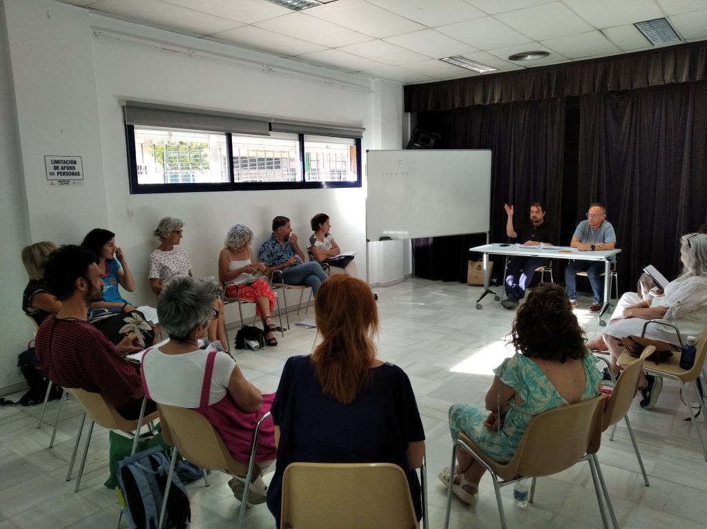 ¡Inscripciones  para el Laboratorio de Poesía Experimental en la Biblioteca San Julián! 🎭✍️