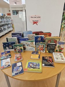Estrofa 1: ¿Qué tiene la Biblioteca Torreblanca sobre la Navidad?