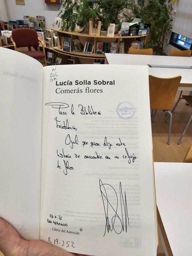 Un refugio de flores único de Lucía Solla para la Biblioteca Torreblanca